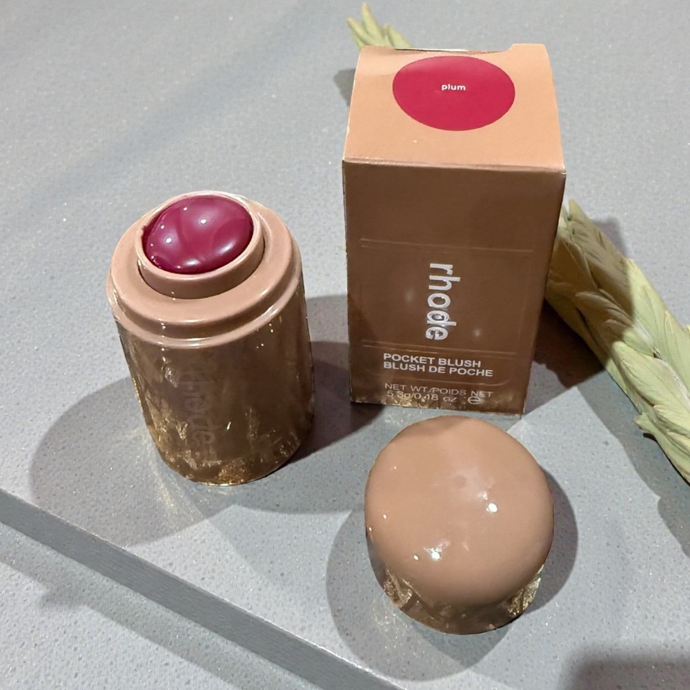 Rhode Beauty blush - Picture 4 of 7